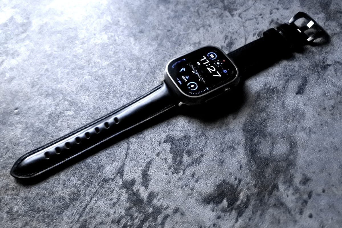 シェルコードバンを使ったApple Watch用レザーバンド「MinZ Shell Cordovan Band」